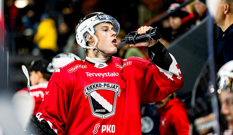 Kiekko-Poikien sitkeys palkittiin – Kokkola ratkaisi voiton kolmannessa erässä