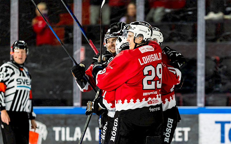 Kiekko-Poikien sitkeys palkittiin – Kokkola ratkaisi voiton kolmannessa erässä