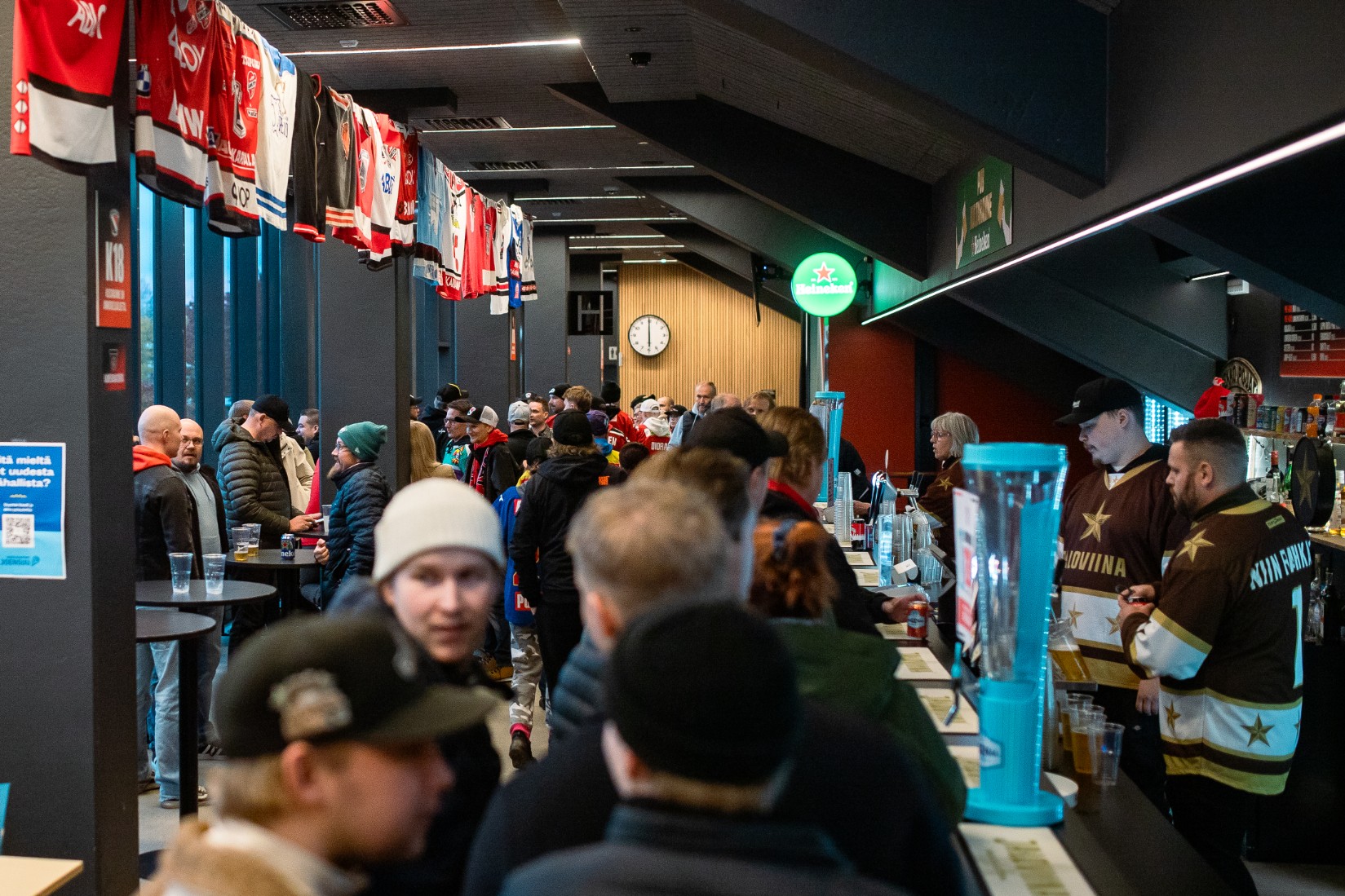 Nopeammin jonosta nautiskelemaan – Pub Kultaranteessa uusi tölkkibaari ja marraskuun tarjous