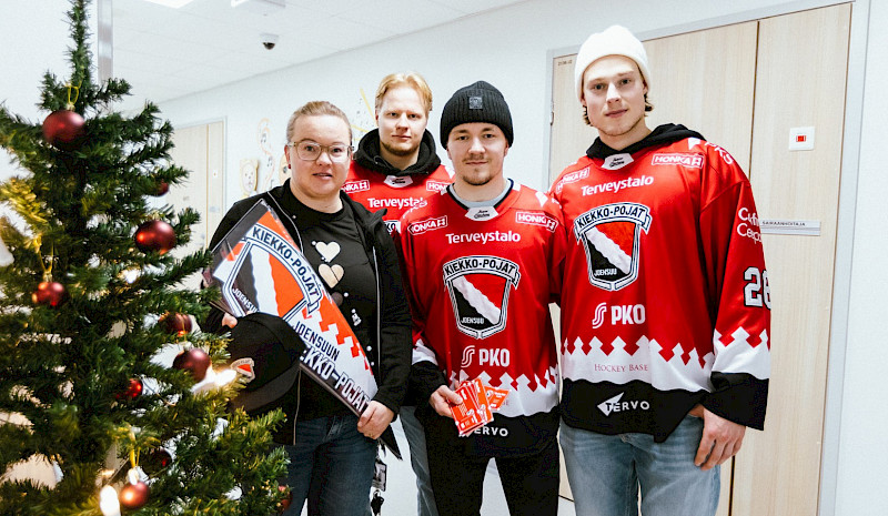 Kiekko-Pojat vieraili Siun soten lastenkeskuksella – Vastuullisuuskampanjassa kasassa jo 99 tehtyä maalia!
