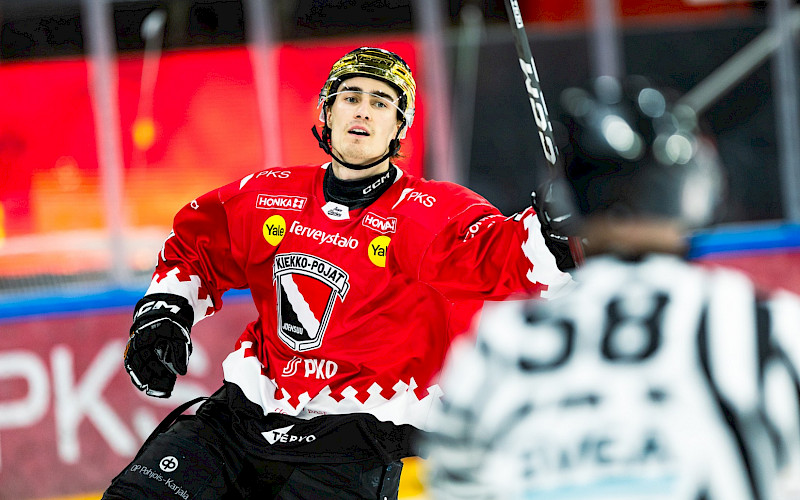 Julius Janhonen jatkaa Kiekko-Pojissa kevääseen 2028 saakka!