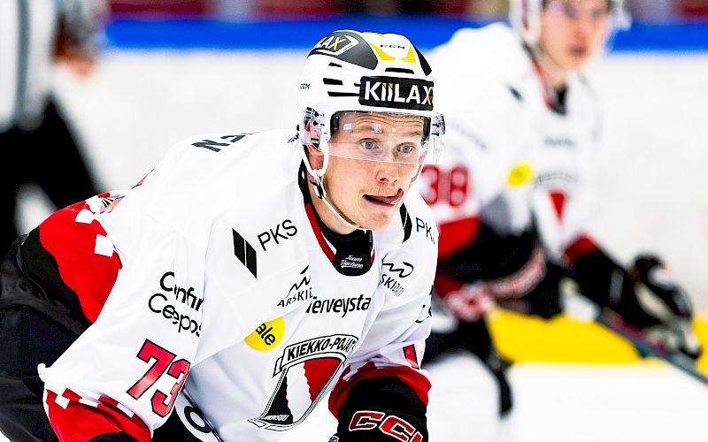 Oliver Tuhkanen jatkaa Kiekko-Pojissa kevääseen 2028 saakka